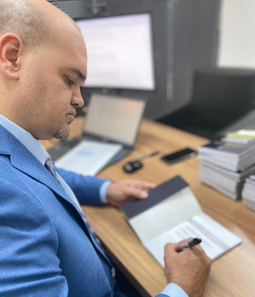 LP Bafômetro 1 Foto Dr Vagner assinando livro - 10 anos de experiência